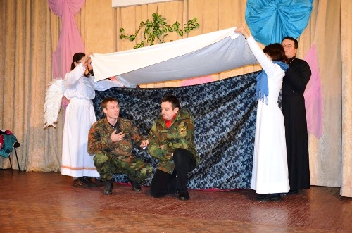 УГКЦ передала чергову допомогу в зону АТО, та організувала театральну виставу на тему Різдва.(ФОТО)